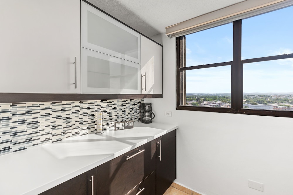 Otium Stay Steps From the Beach City Views Pet Friendly