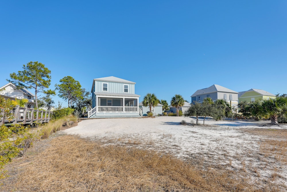 Steps to Shore: Windmark Beach Retreat w/ Balcony!
