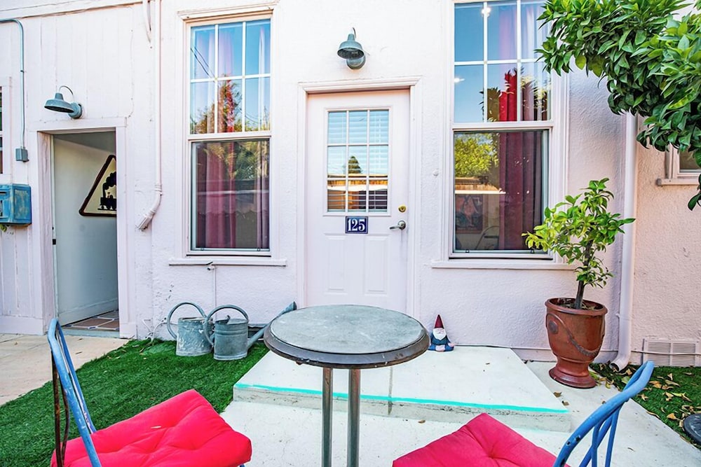 Petaluma Vacations - Metro Hotel and Cafe - Property Image 9