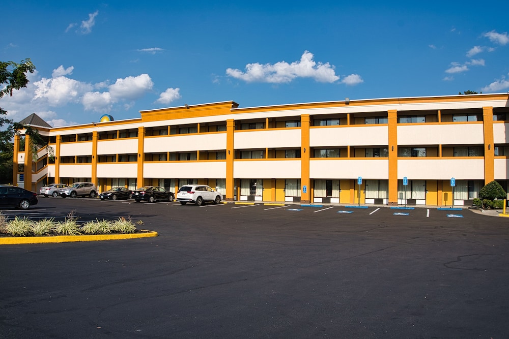 Days Inn by Wyndham WestEnd Alexandria,VA Washington DC Area - Property Image 34