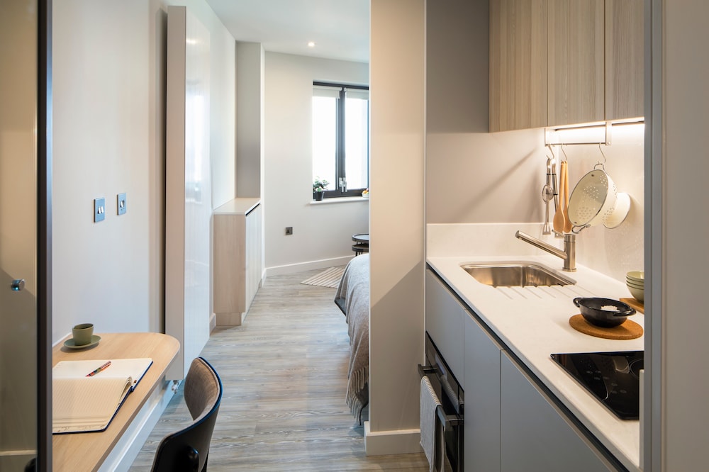 StayCozy at Enclave Croydon