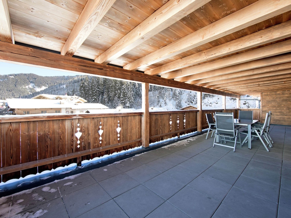 Luxurious Apartment With Sauna, Garage, Roof Terrace
