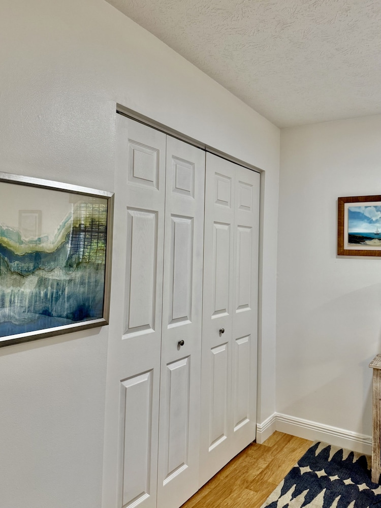 Naples Park Cottage 106th 6 Blocks Off Ocean 2 Bedroom Home