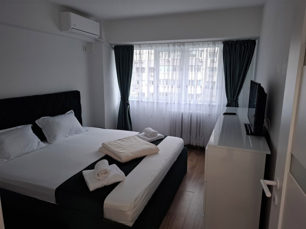 Apartment, 3 Rooms,nearby Piata Victoriei and Gara de Nord, Main Railwaystation