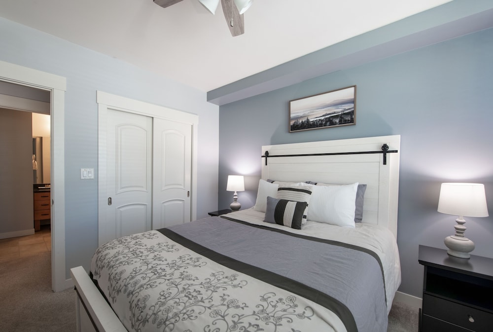 Premium Unit 4285 Fraser Crossing/founders Pointe 2 Bedroom Condo