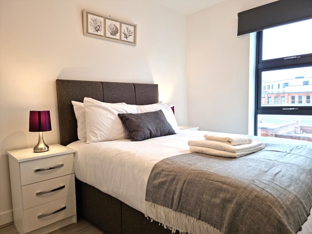 2 Bed 1 Bath Apart St Pauls Square Bham Parking view 4