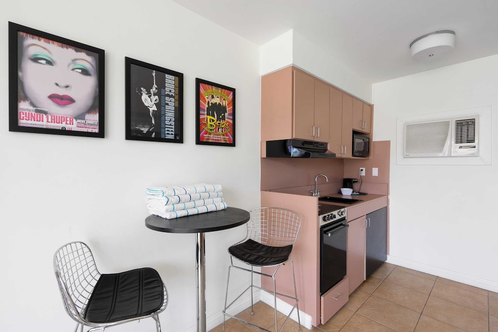 The Monkey Tree Hotel Buyout by Avantstay Entire Hotel Buyout! Funky Rooms w/ Modern Amenities!