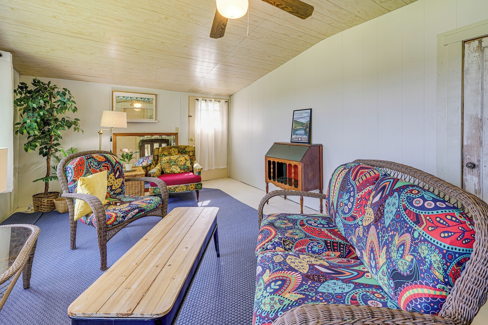 2 Mi to Hiking Trails: Cozy Fayetteville Cottage!