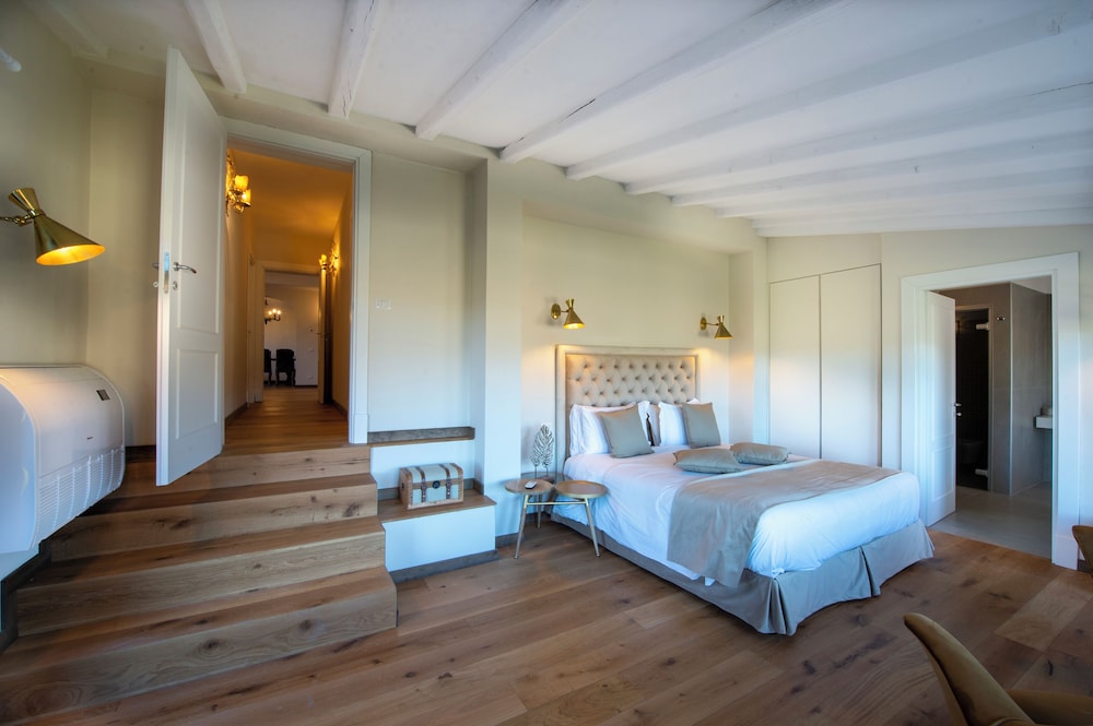 Villa Chianti With Infinity Pool And Vineyard View