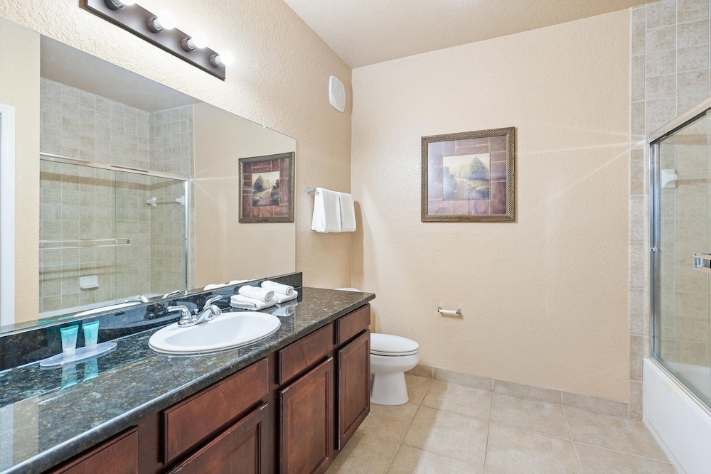 Tuscana Resort 2 Bedroom Condo Clubhouse Access 8 miles to Disney 2 Condo