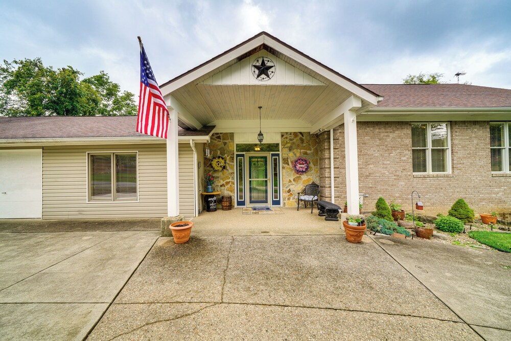14 Mi to Dtwn Louisville: Holiday Vacation Home!
