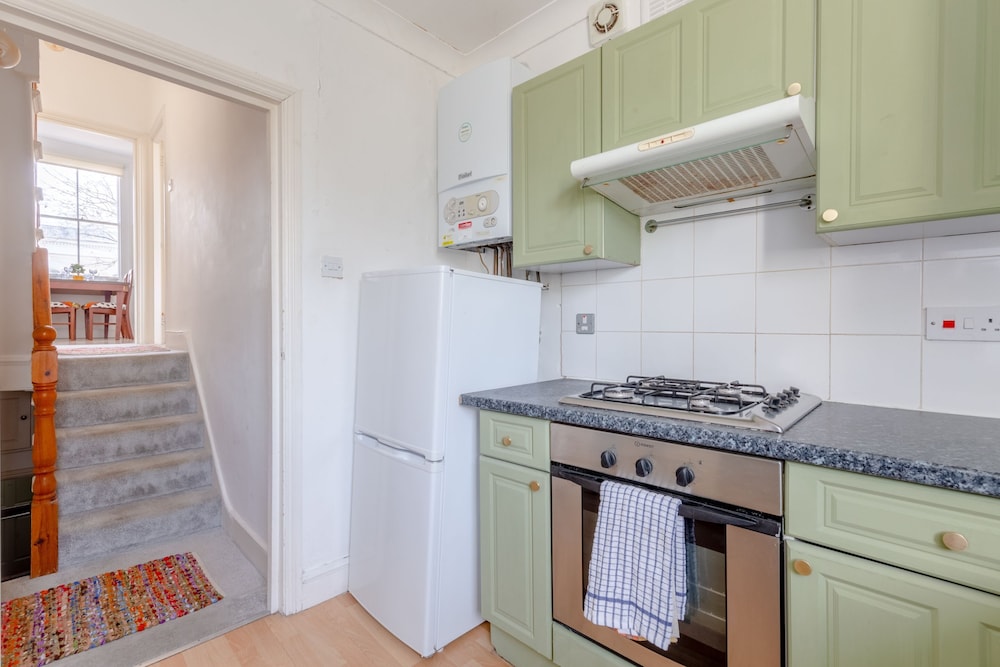 Spacious 3 Bedroom Flat in Brixton