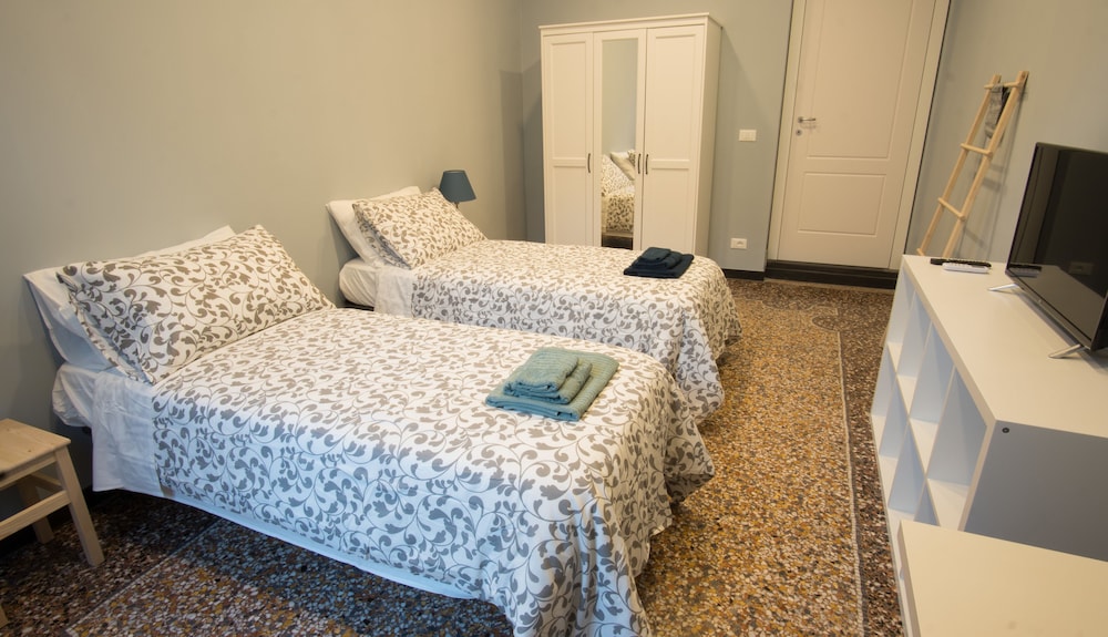 B&B L'approdo en Genoa — hotel room