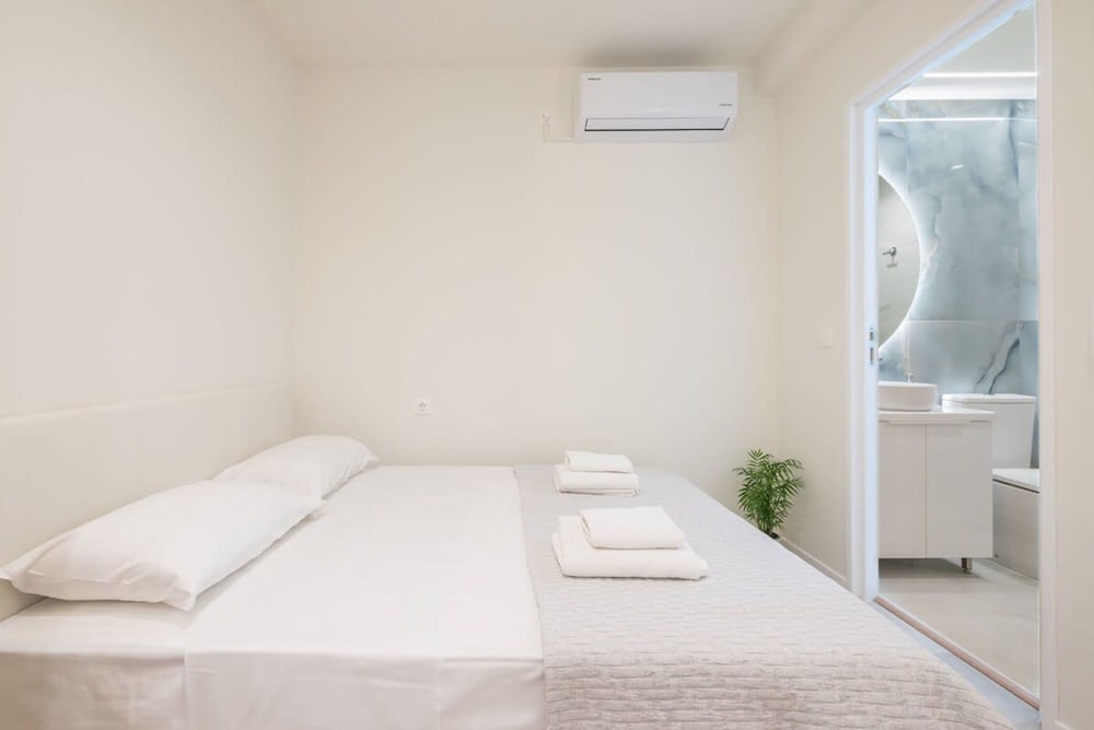 The Urban Loft 2 - Athens Unique Oasis