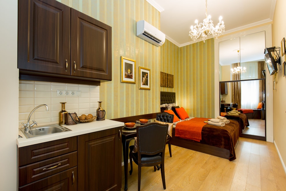 Budapest Holidays Harmony