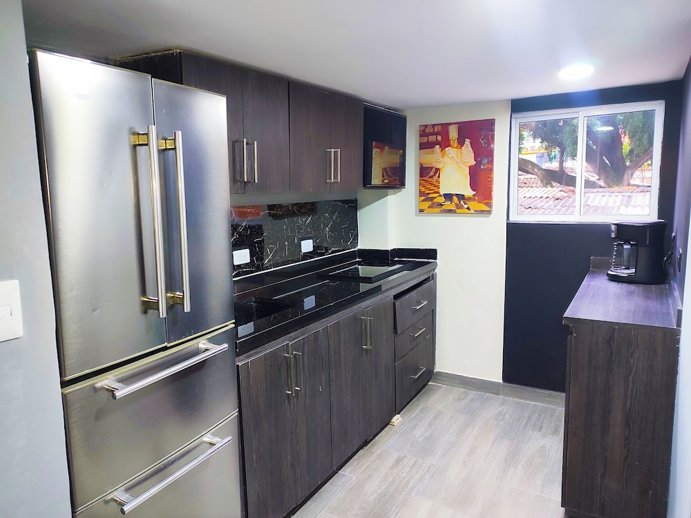 PROMO 18 BDRM Building, Pool+ 5Jacuzzis at Poblado