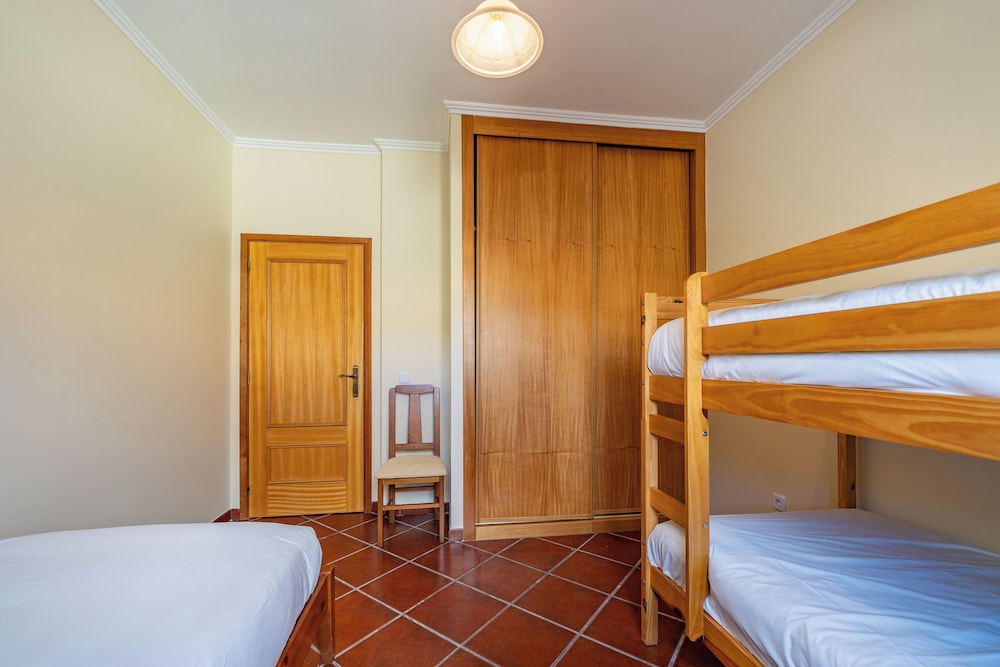 Simões Apartment by HR Madeira