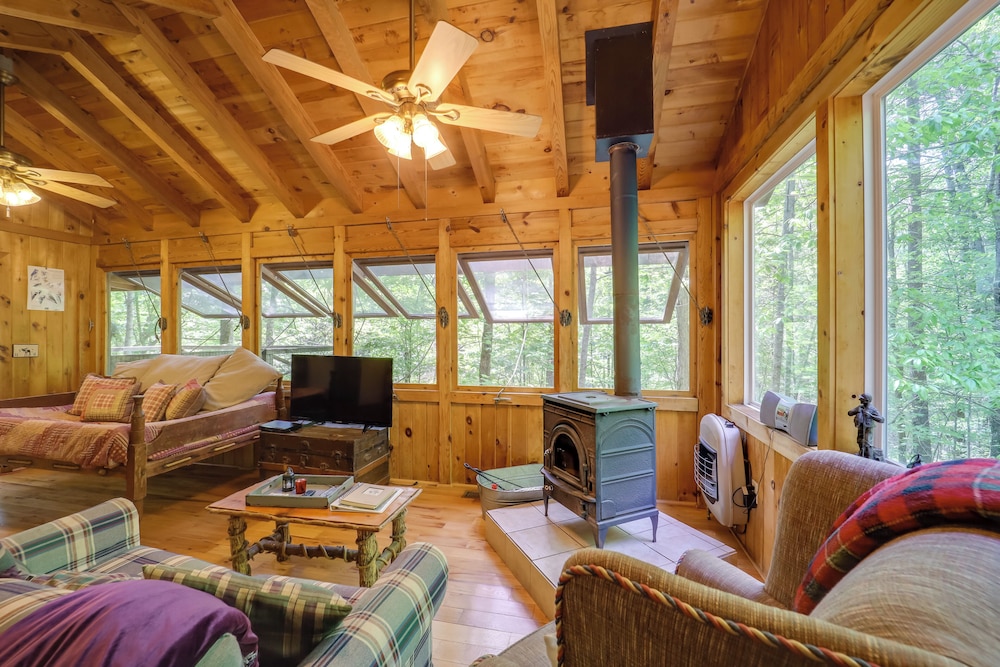 Hike, Soak & Unwind in Nature: Blue Ridge Cabin