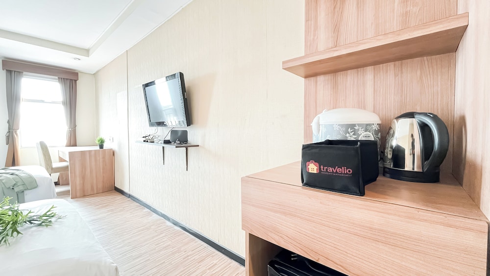 Modern Minimalist Studio (No Kitchen) At Great Western Apartment