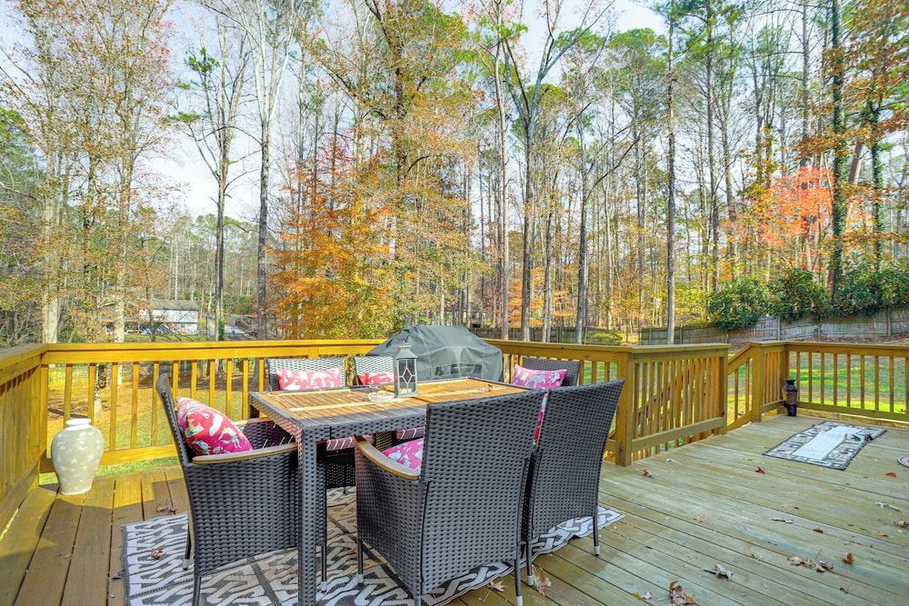 Home w/ Grill & Games - 17 Mi to Lakepointe Sports