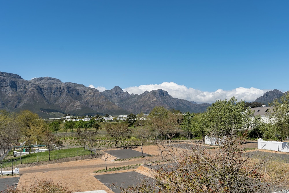 Winelands Golf Lodges at De Zalze