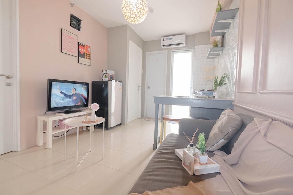 Soft Toned And Comfy 2Br Near Mall At Bassura City Apartment
