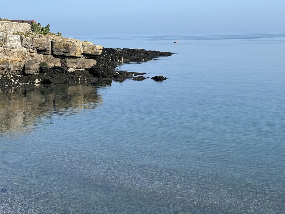 3 Bedroom Bungalow Moelfre- Private Garden,parking view 5