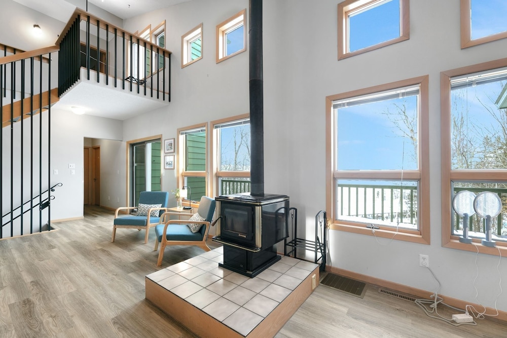 Spacious 8-BR Leech Lake Retreat w/ Game Room