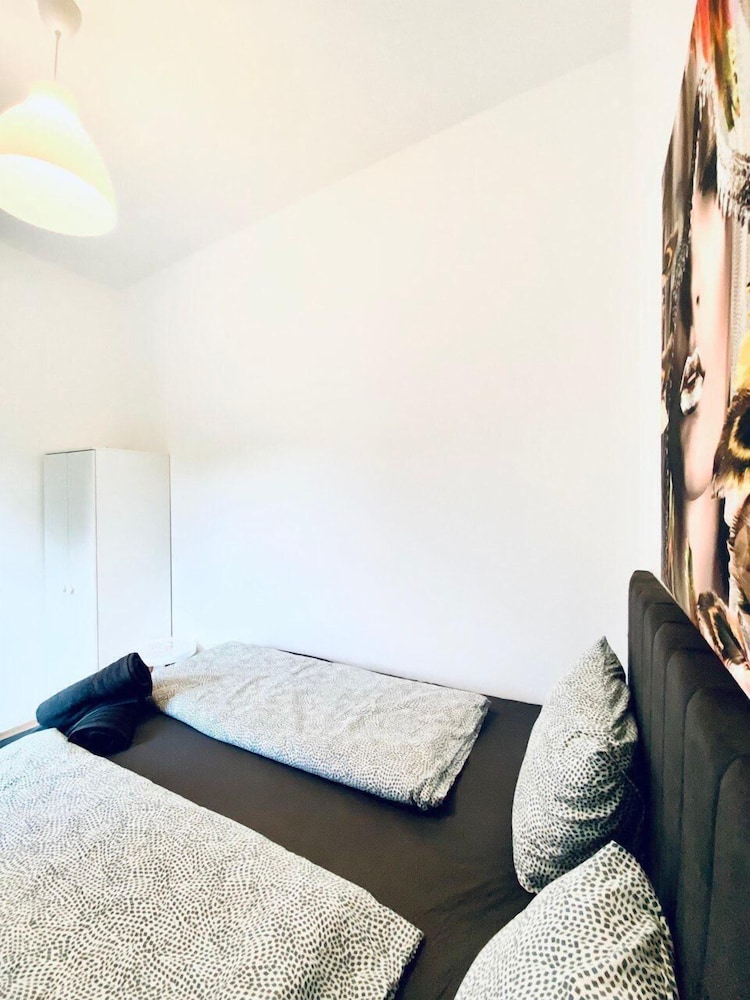 Spacious 4 BR Apt Perfect for Groups