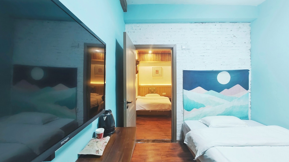 Breeze & Alley Inn