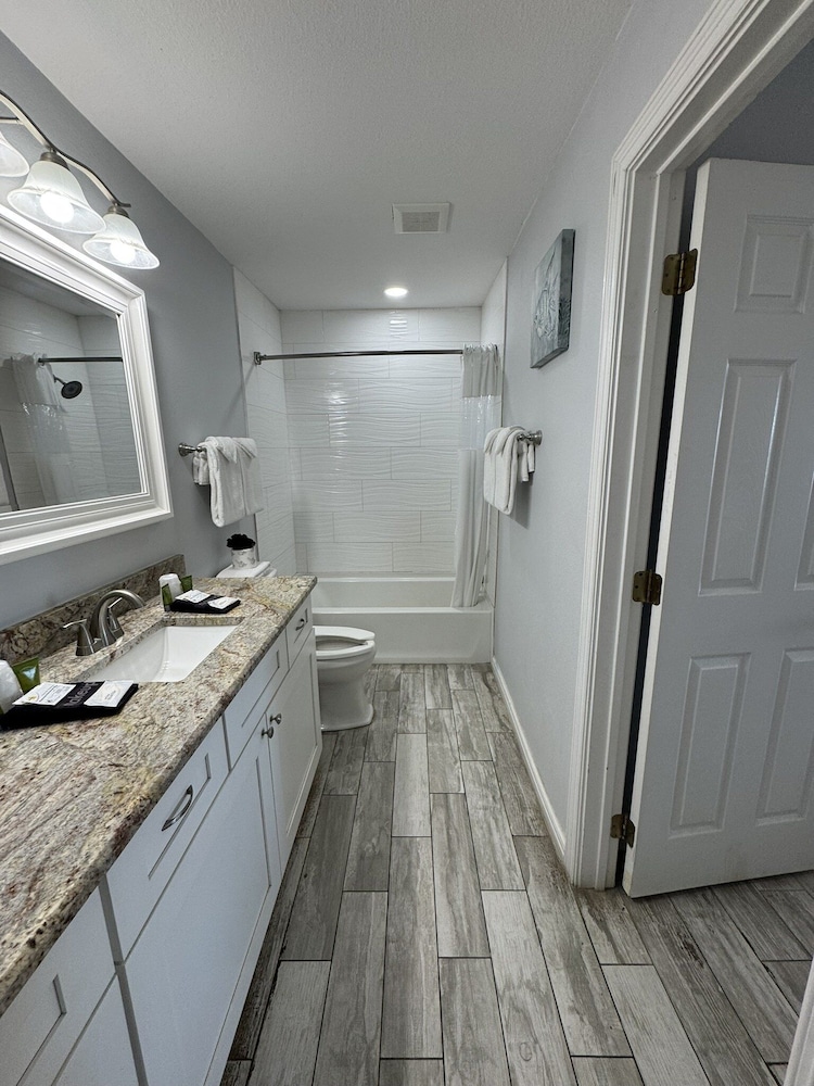 Beachgate Condo Suites And Hotel 217 1 Bedroom Condo