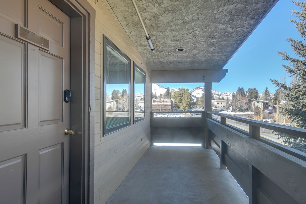 2 Mi to Sun Valley Resort: Walkable Condo!