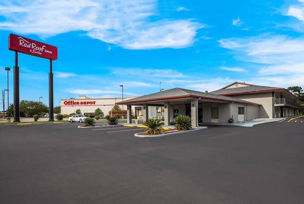 Thomasville Vacations - Red Roof Inn  Suites Thomasville - Property Image 14