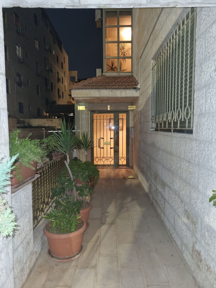 Charming Amman Apartment With Security and Modern Amenities