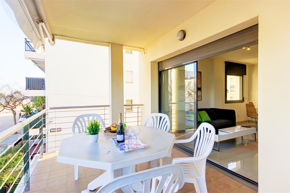 Beachfront Apartment in Roses