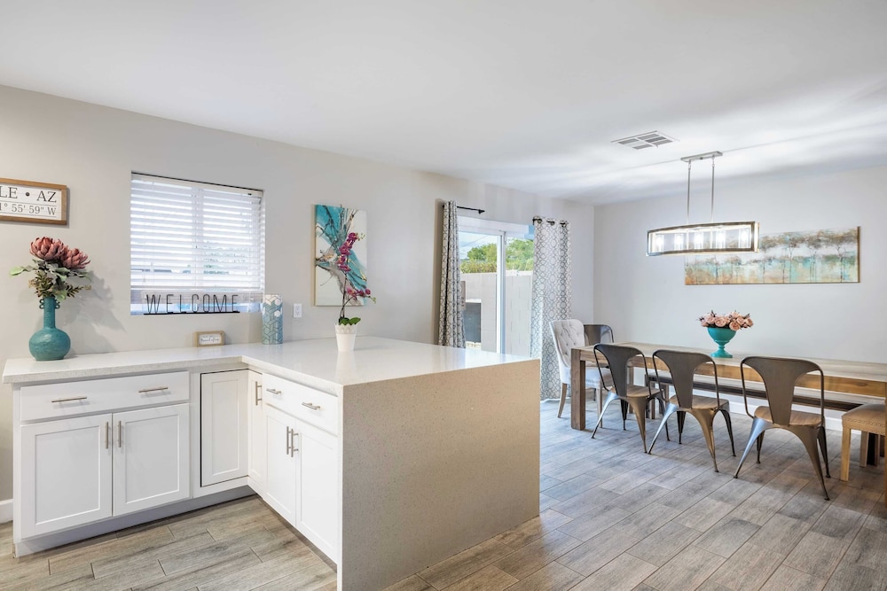Indianola Oasis Private Pool, Outdoor Living & Old Town Access