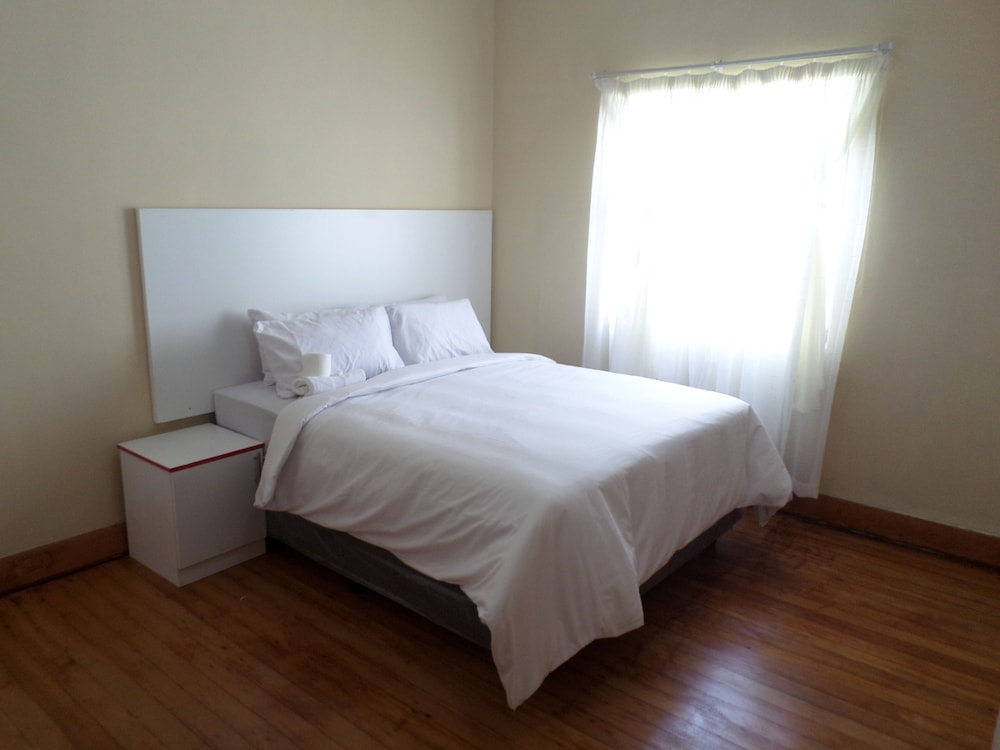 Johannesburg Vacations - DJ Guest Lodge - Property Image 17