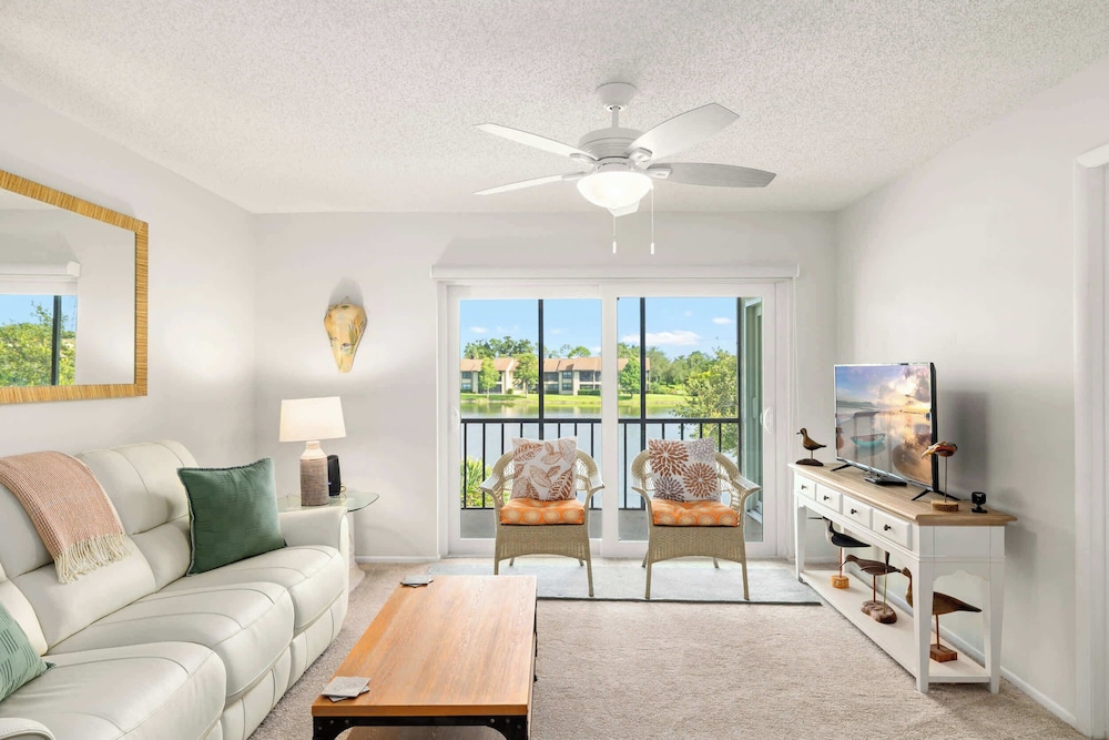 Modern Lakeside Condo 2 Bed, 2 Bath Oldsmar, FL