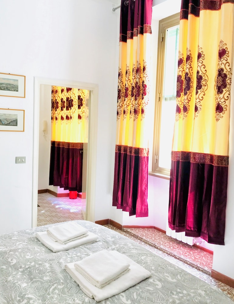 4 Bed-sleeps 8-central Rome-5 Min to Colosseum