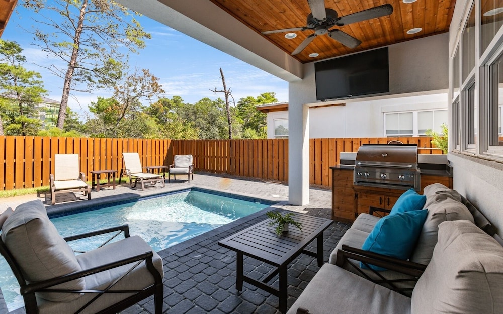 5BR Getaway w/ Private Pool, Golf Cart, 4 Bikes & 30A Convenience!