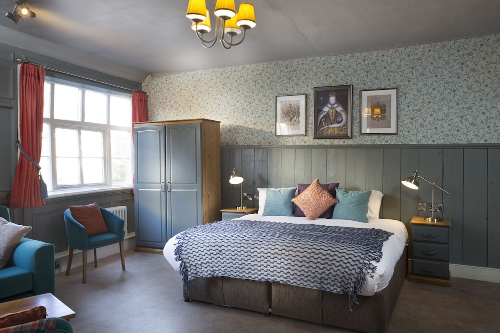 The Ostrich Inn