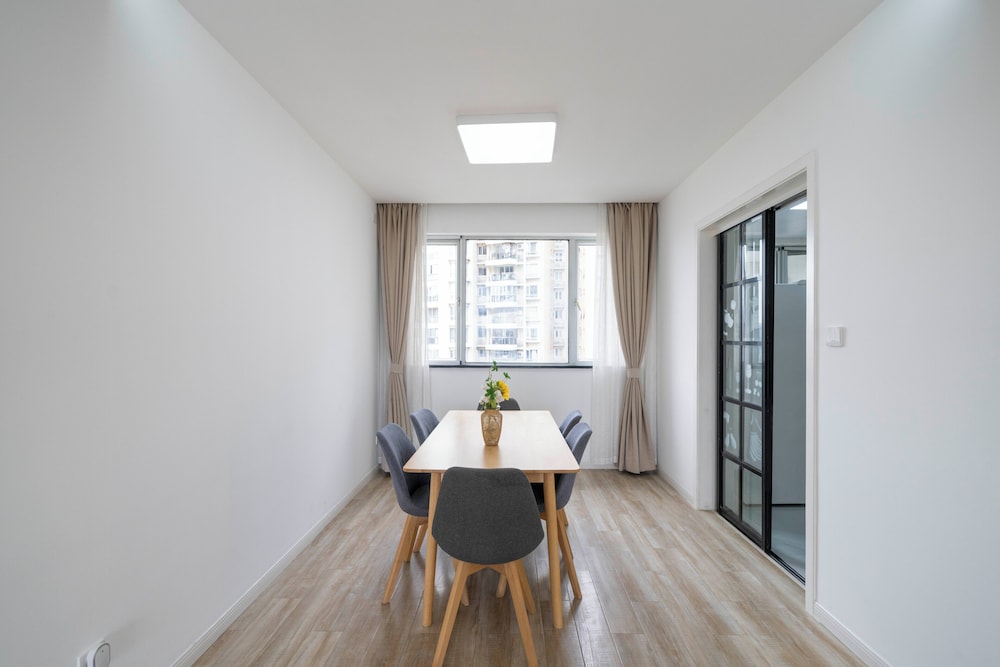 Tyms Luxury 4BR 2BA APT Garden