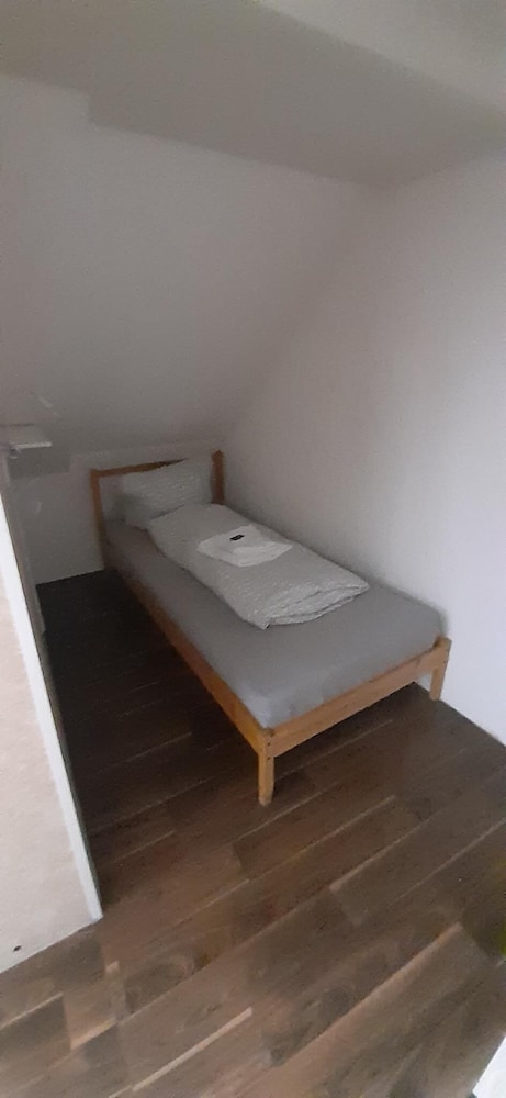2-Rent Group Hostel Zimmer&Apartments GKP2