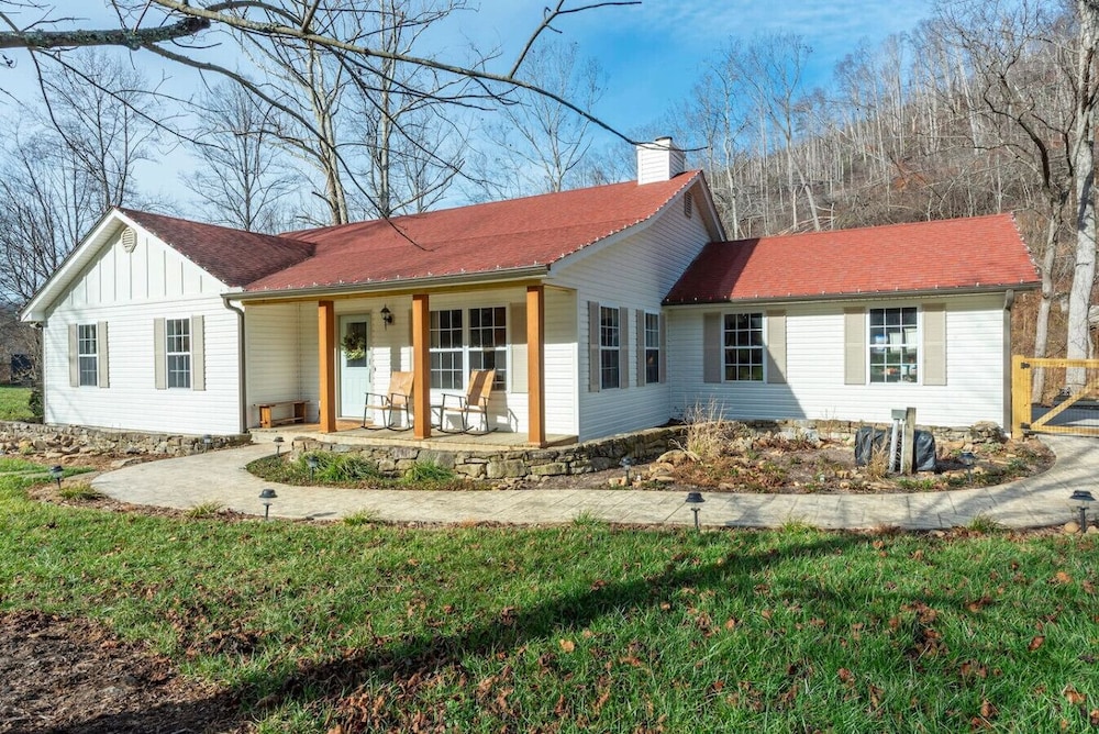 Creekside on Shope hot tub Fire pit