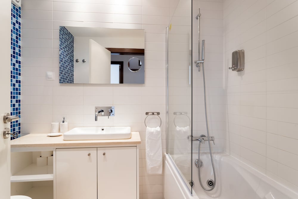 Alfama Modern Two-Bedroom Apartment w/ River View and Parking - by LU Holidays