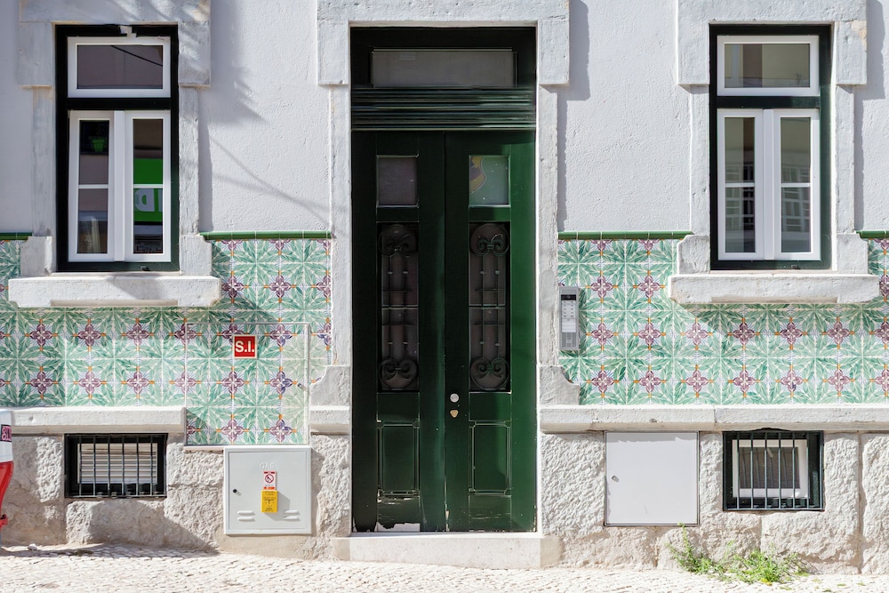 AB10 Modern Lisbon