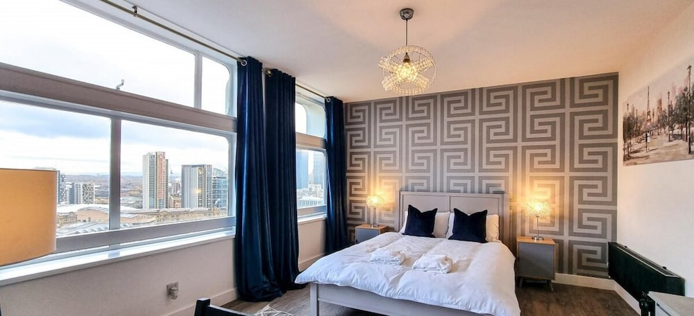 Luxury Spacious City Centre Apartment Amazing View view 2