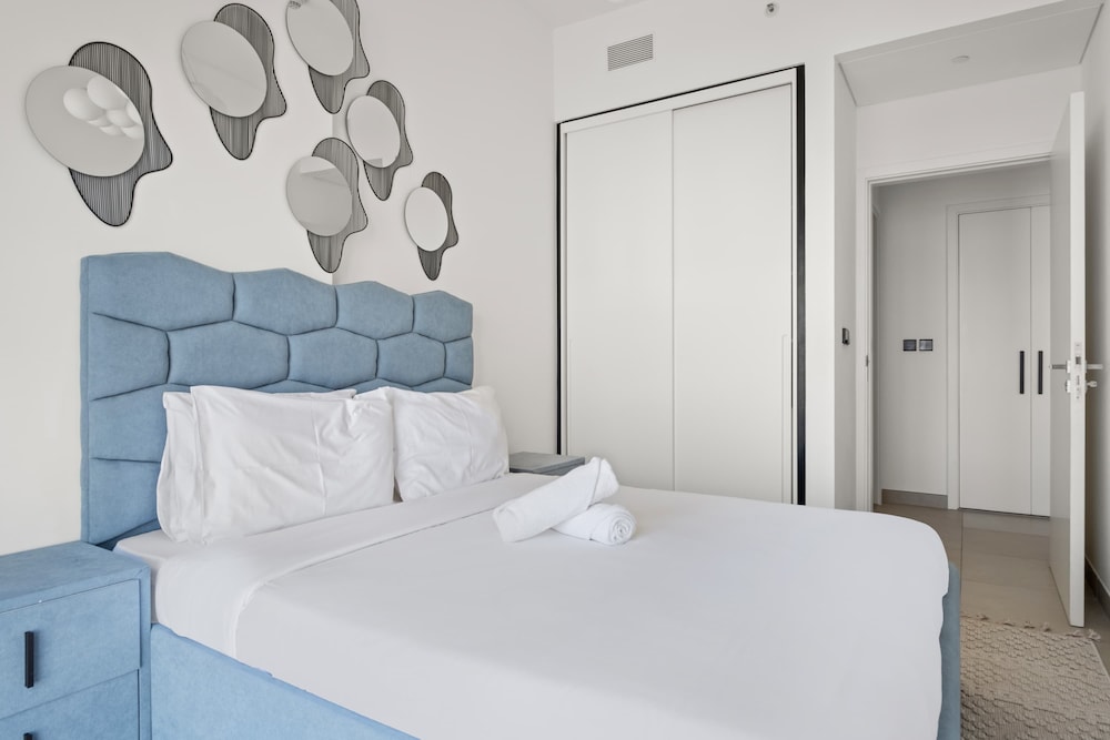 Elegant 2-bedroom in Dubai Hills With Pool and gym