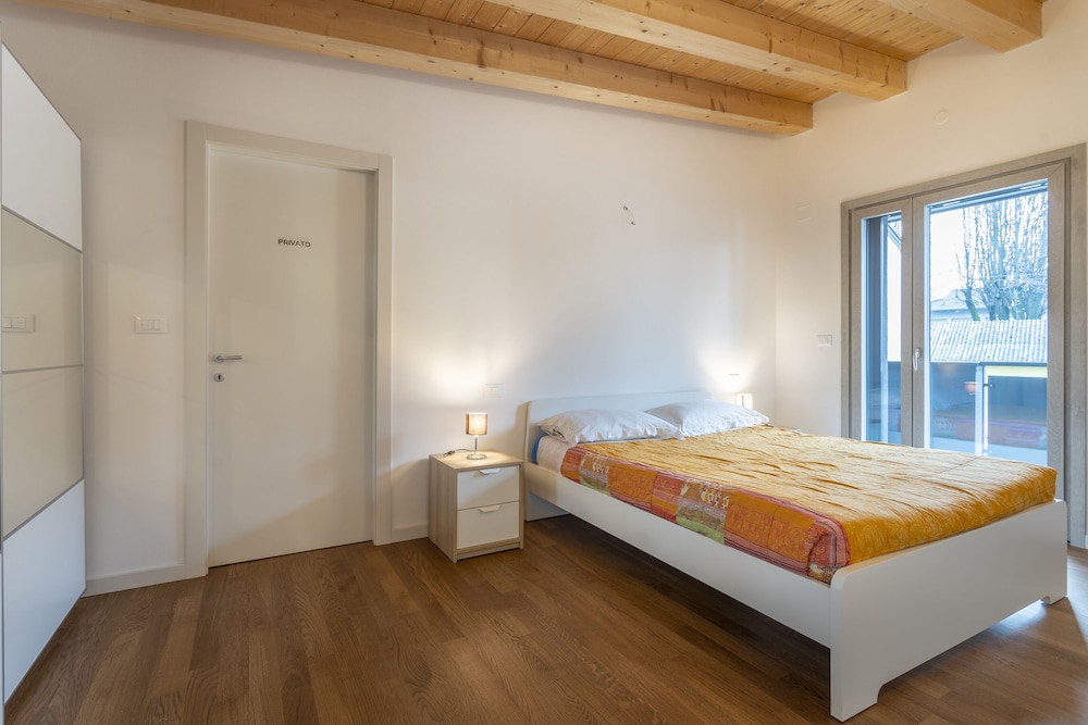 Modern House with Private Garden in Udine view 2