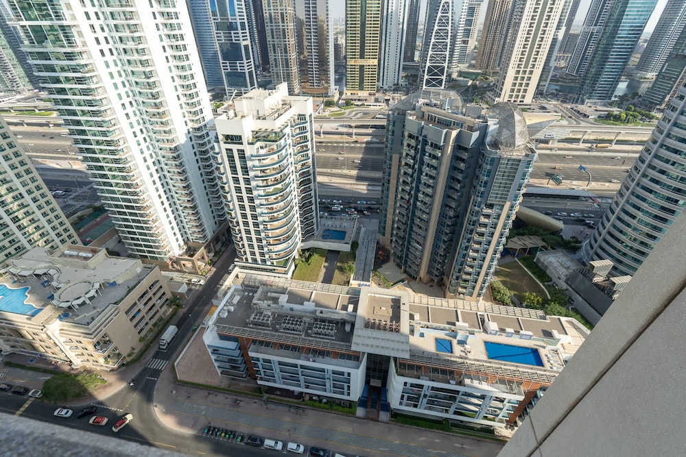 Luxury in Dubai Marina s 1 Bed That Sleeps 2